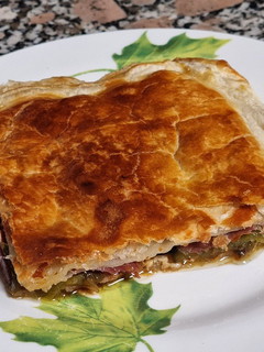 Una foto de Empanada de serranito