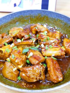 Hình của món Sườn Ram Mặn Ngọt.