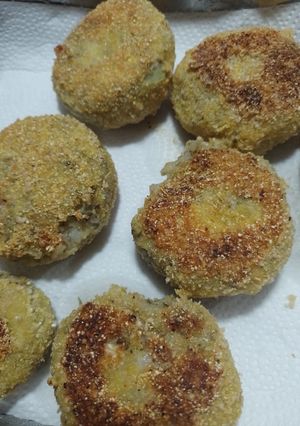 Una foto de Croquetas de mung, cebolla y papa 💚