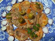 Una foto de ensalada de rabanitos