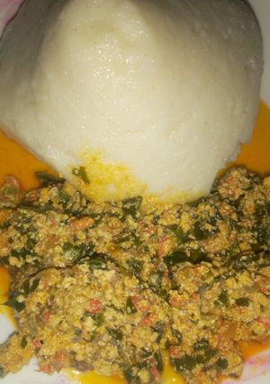A picture of Tuwon semo da miyan agushi.