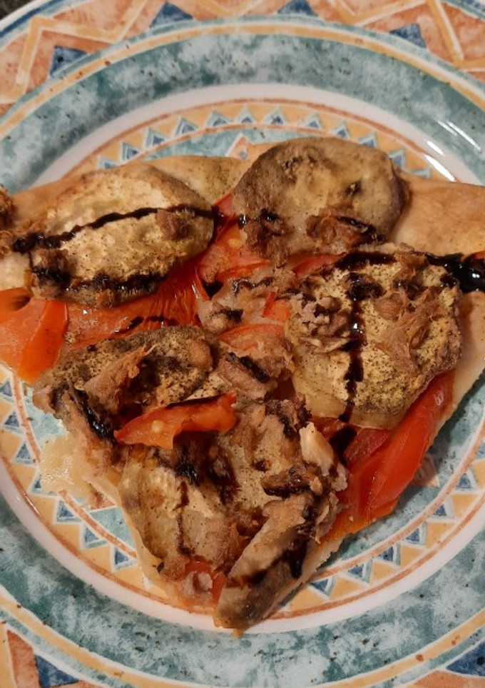 Una foto de Coca de berenjena y tomate