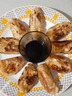 Una foto de Gyozas de langostino y soja