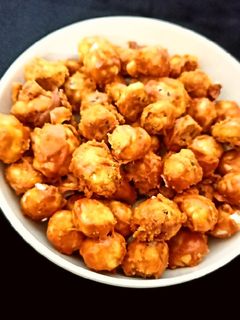 कारमेलिज़ेड मखाना (Caramelized makhana recipe in Hindi) रेसिपी मुख्य फोटो