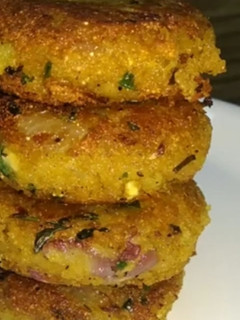 உருளைக்கிழங்கு கட்லெட் (Urulaikilanku cutlet recipe in tamil) செய்முறை முக்கிய புகைப்படம்