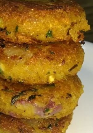 உருளைக்கிழங்கு கட்லெட் (Urulaikilanku cutlet recipe in tamil) செய்முறை முக்கிய புகைப்படம்