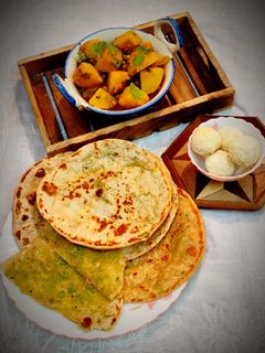 মটর শুঁটি স্টাফড পরোটা(mator shuti stuffed paratha recipe in bengali) রেসিপির প্রধান ছবি