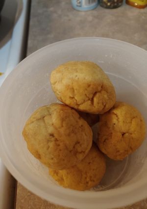 A picture of Keto Cheesecake Fat Bombs.