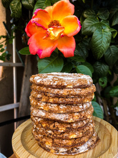 Una foto de Galletas crujientes con crema lotus y chocolate blanco
