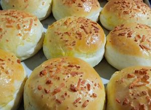 Una foto de Pan de Hamburguesa con Toque de Queso (Opcional)