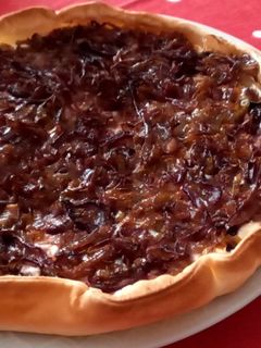 Foto di Crostata salata di cipolle rosse