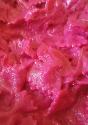 Foto di Farfalle vegane alla barbabietola