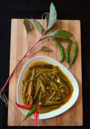 ডাটা দিয়ে টেংরা মাছের ঝোল। রেসিপির প্রধান ছবি