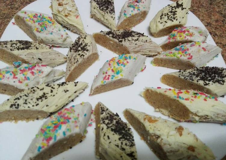 Galletas sin horno con chocolate blanco, ricas y fáciles