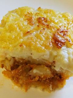 Una foto de Trinxat con boloñesa y bechamel gratinado