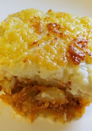 Una foto de Trinxat con boloñesa y bechamel gratinado