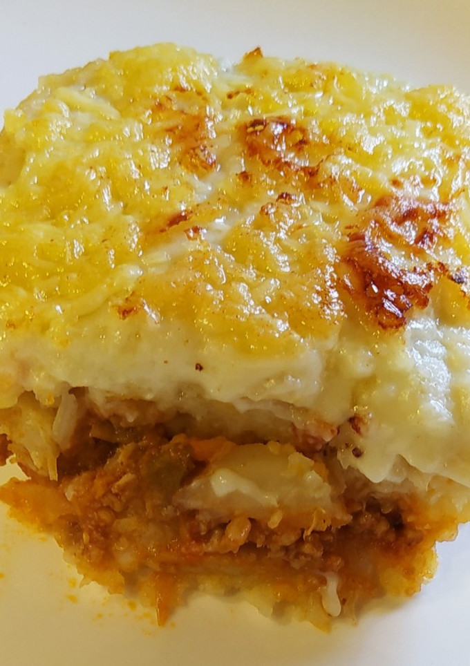 Una foto de Trinxat con boloñesa y bechamel gratinado