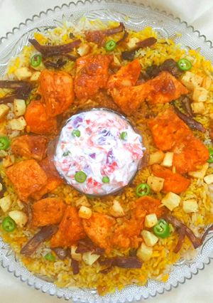 صورة لوصفة برياني بصدور الدجاج المخلية مع سلطة الريتا الرائعة 😘