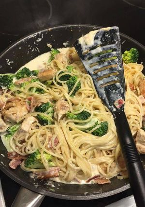 A picture of Creamy Broccoli, Chicken, Bacon Pasta.