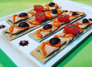 Foto principal de Biscotes con ventresca de atún y paté de piquillos