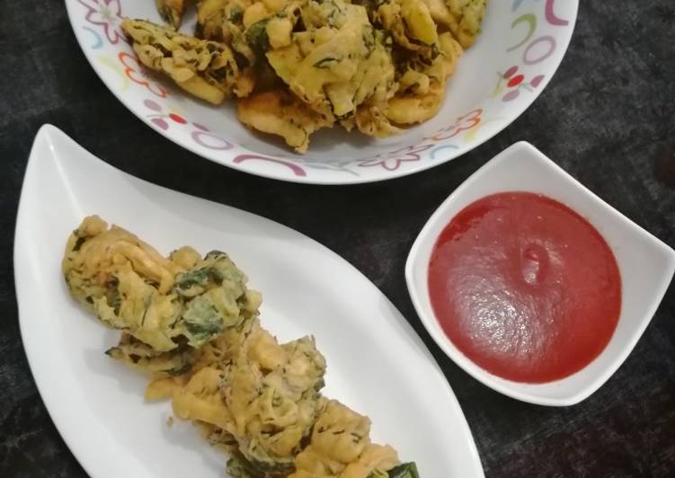 Spinach onion pakoda