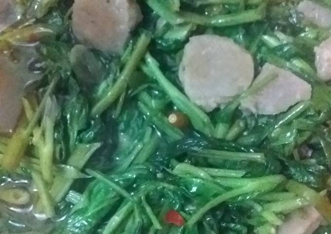 Cara Gampang Membuat Kangkung bakso tumis pedas, Sempurna
