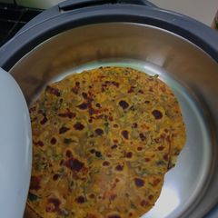 A picture of Winter special methi paratha.