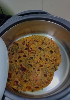 A picture of Winter special methi paratha.