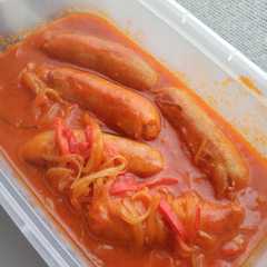 A picture of Chorizos a la pomarola.