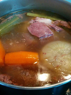 Una foto de Caldo de carne (cocido o consomé)