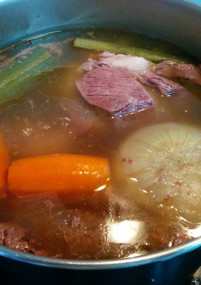 Una foto de Caldo de carne (cocido o consomé)