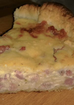 Una foto de Quiche de mozzarella, jamón y lacón