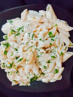 صورة لوصفة معكرونة بالوايت صوص على طريقتي