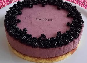 Foto di Torta fredda allo yogurt e more