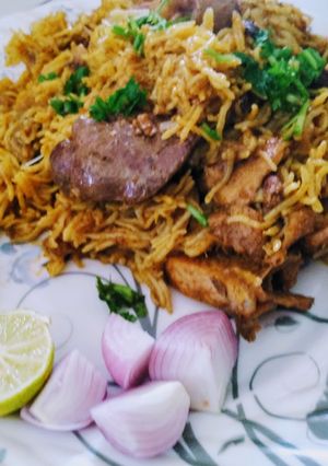 चिकन बिर्याणी (chicken biryani recipe in marathi) रेसिपी चे मुख्य फोटो