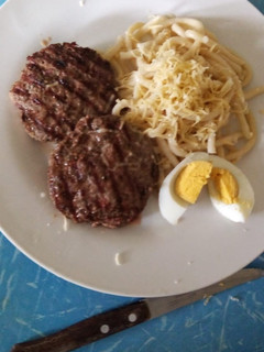 Una foto de Hamburguesa carne vacuna casera solo con condimentos