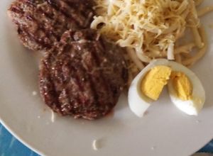 Una foto de Hamburguesa carne vacuna casera solo con condimentos
