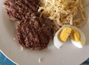 Una foto de Hamburguesa carne vacuna casera solo con condimentos