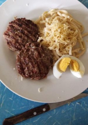 Una foto de Hamburguesa carne vacuna casera solo con condimentos