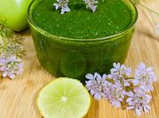 A picture of tomate verde
