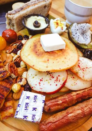A picture of Breakfast Board.