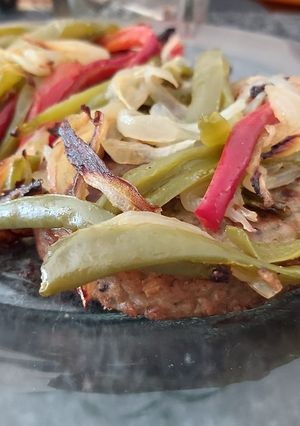 Una foto de Hamburguas veg con pimientos #recetasfit