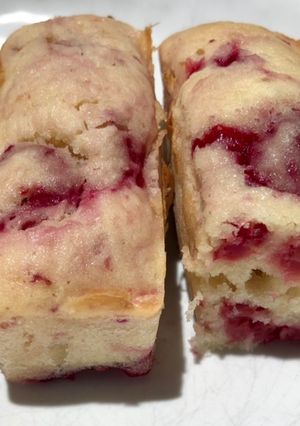 Une photo de Mini cakes citron coco framboises