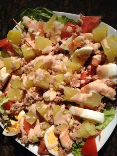 Una foto de Ensalada de patata con gambas