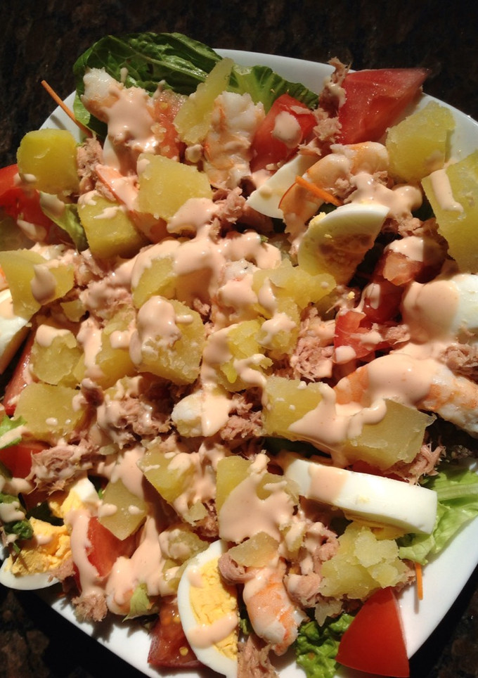 Una foto de Ensalada de patata con gambas