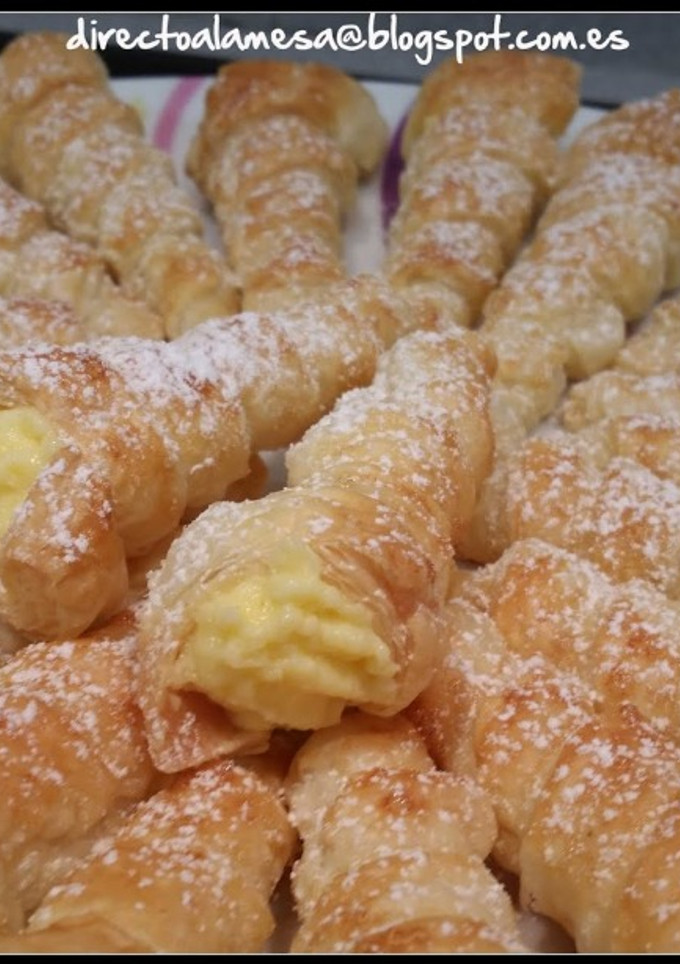 Una foto de Conos de hojaldre rellenos de crema pastelera