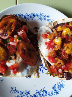 Una foto de Huevos motuleños