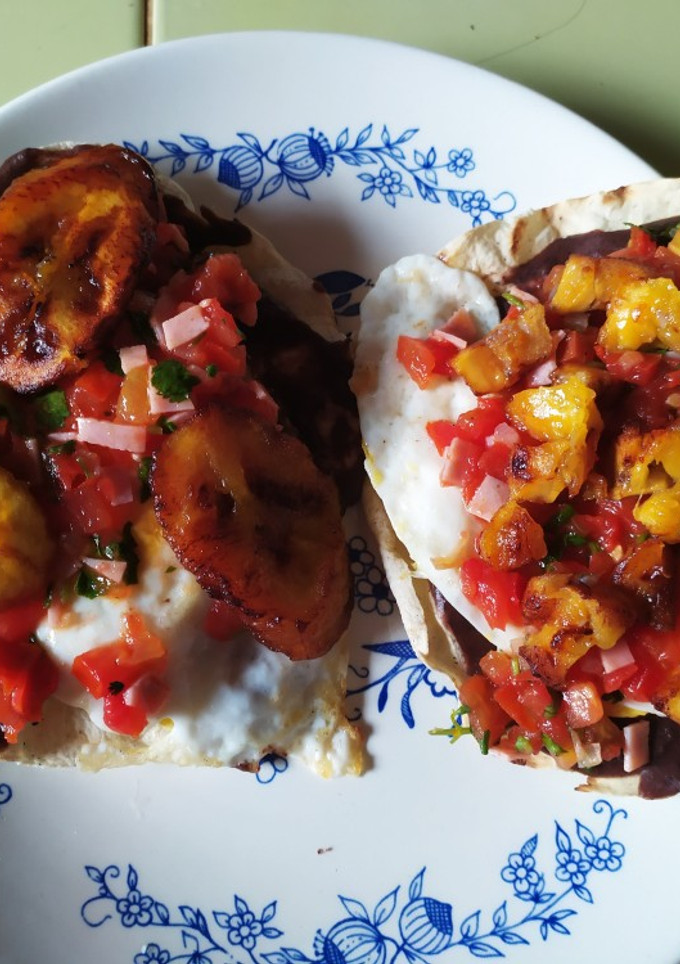 Una foto de Huevos motuleños