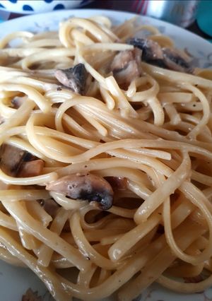 Una foto de Spaghetti con champignones y crema