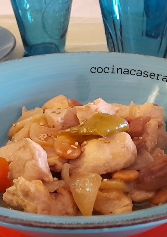 Una foto de Pollo al estilo chino con almendras